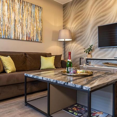 Deluxe Apartment Mit Tiefgarage In Naehe Messe-Bmw-Porsche-Dhl-Flughafen-Flugzeugwerk Der Deutsche Aircraft Leipzig Extérieur photo